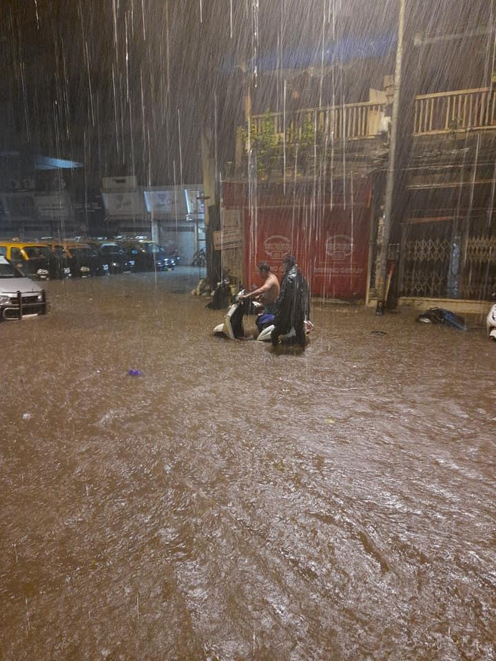 गरोदर स्त्रिया आणि 8 वर्षांखालील बालकांना डॉक्सिसायक्लीन देऊ नये. त्याऐवजी गरोदर स्त्रियांना 500 मिलीग्रॅम ऍझिथ्रोमायसिन टॅब्लेट, तर 8 वर्षांखालील बालकांना 200 मिलीग्रॅम ऍझिथ्रोमायसिन सिरप वरील तपशीलानुसार द्यावं. गरोदर स्त्रिया आणि 8 वर्षांखालील बालकांना डॉक्सिसायक्लीन देऊ नये. त्याऐवजी गरोदर स्त्रियांना 500 मिलीग्रॅम ऍझिथ्रोमायसिन टॅब्लेट, तर 8 वर्षांखालील बालकांना 200 मिलीग्रॅम ऍझिथ्रोमायसिन सिरप वरील तपशीलानुसार द्यावं.