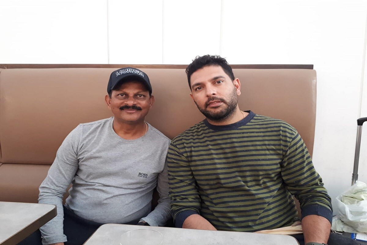 पुढच्या महिन्यात पाक विरुद्ध झिम्बाब्वे यांच्याच मालिका होणार आहे. यासाठी राजपूत यांनी व्हिसाची मागणी केली होती. झिम्बाब्वे क्रिकेट संघाला व्हिसा देण्यात येणार असल्याने झिम्बाब्वे क्रिकेटचे अधिकारी आणि संघातील अधिकाऱ्याची नावंही यादीत आहे. पुढच्या महिन्यात पाक विरुद्ध झिम्बाब्वे यांच्याच मालिका होणार आहे. यासाठी राजपूत यांनी व्हिसाची मागणी केली होती. झिम्बाब्वे क्रिकेट संघाला व्हिसा देण्यात येणार असल्याने झिम्बाब्वे क्रिकेटचे अधिकारी आणि संघातील अधिकाऱ्याची नावंही यादीत आहे.