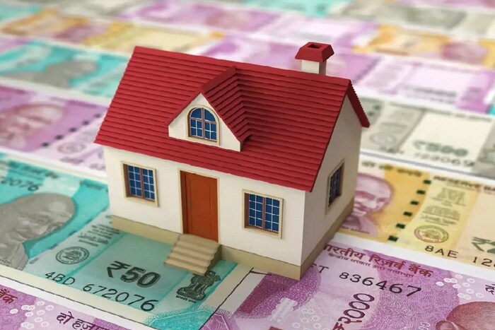 मंजूर प्रकल्पांमध्ये घर खरेदी करणार्‍या ग्राहकांना गृह कर्जावर कोणतीही प्रक्रिया शुल्क भरावे लागणार नाही. या व्यतिरिक्त ही बँक अधिक चांगली क्रेडिट स्कोअर आणि कर्जाची रक्कम असलेल्या ग्राहकांना 0.10 टक्के व्याज दरात सवलत देत आहे. आपण SBIच्या YONO अॅपद्वारे अर्ज केल्यास आपल्याला 0.5 टक्के विशेष सूट मिळेल.