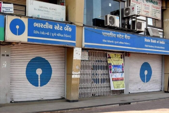 पात्रता कशी तपासायची? -केवळ 4 क्लिकमध्ये एसबीआय ग्राहकांना योनो अॅपद्वारे प्री-मंजूर पेपरलेस वैयक्तिक कर्ज मिळेल. यासाठी, ग्राहकांनी प्रथम त्यांची पात्रता तपासली पाहिजे. पूर्व-मंजूर कर्जाची पात्रता तपासण्यासाठी, ग्राहकांना मेसेज बॉक्समध्ये पीएपीएल टाइप करून 567676 वर एसएमएस पाठविणे आवश्यक आहे.