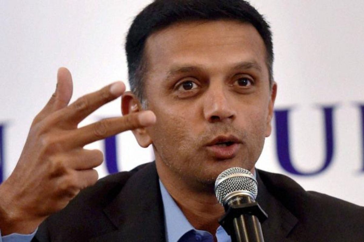 आयपीएलचा तेरावा हंगाम सुरू होऊन एका आठवडा झाला आहे. सर्व संघाचे दोन-तीन सामने झाले आहे. मात्र अद्यापही मोठ्या, अनुभवी खेळाडूंना चांगली खेळी करता आलेली नाही आहे. तर, युवा खेळाडू प्रत्येक सामन्यात संघाचा भार उचलत आहेत. याचे श्रेय जाते भारताचा माजी क्रिकेटपटू राहुल द्रविडला. आयपीएलचा तेरावा हंगाम सुरू होऊन एका आठवडा झाला आहे. सर्व संघाचे दोन-तीन सामने झाले आहे. मात्र अद्यापही मोठ्या, अनुभवी खेळाडूंना चांगली खेळी करता आलेली नाही आहे. तर, युवा खेळाडू प्रत्येक सामन्यात संघाचा भार उचलत आहेत. याचे श्रेय जाते भारताचा माजी क्रिकेटपटू राहुल द्रविडला.