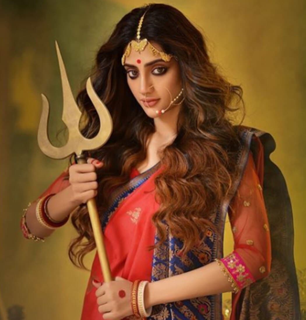 Nusrat Jahan, Nusrat Jahan as Goddess Durga avatar, new photएका यूजरने नुसरत यांच्या फोटोवर कमेंट करीत धमकी दिली आहे. तुझ्या मृत्यूची वेळ जवळ आली आहे, अल्लाहला घाबर अशी प्रतिक्रिया एका युजरने दिली आहे. एक किंवा दोन नाही अशा अनेक प्रतिक्रिया आहेत ज्यामध्ये त्यांच्या या फोटोंवर टीका करण्यात आली आहे. फोटो साभार- nusratchirps/Instagramo shoot of Nusrat Jahan, social media Nusrat Jahan, Nusrat Jahan as Goddess Durga avatar, new photएका यूजरने नुसरत यांच्या फोटोवर कमेंट करीत धमकी दिली आहे. तुझ्या मृत्यूची वेळ जवळ आली आहे, अल्लाहला घाबर अशी प्रतिक्रिया एका युजरने दिली आहे. एक किंवा दोन नाही अशा अनेक प्रतिक्रिया आहेत ज्यामध्ये त्यांच्या या फोटोंवर टीका करण्यात आली आहे. फोटो साभार- nusratchirps/Instagramo shoot of Nusrat Jahan, social media