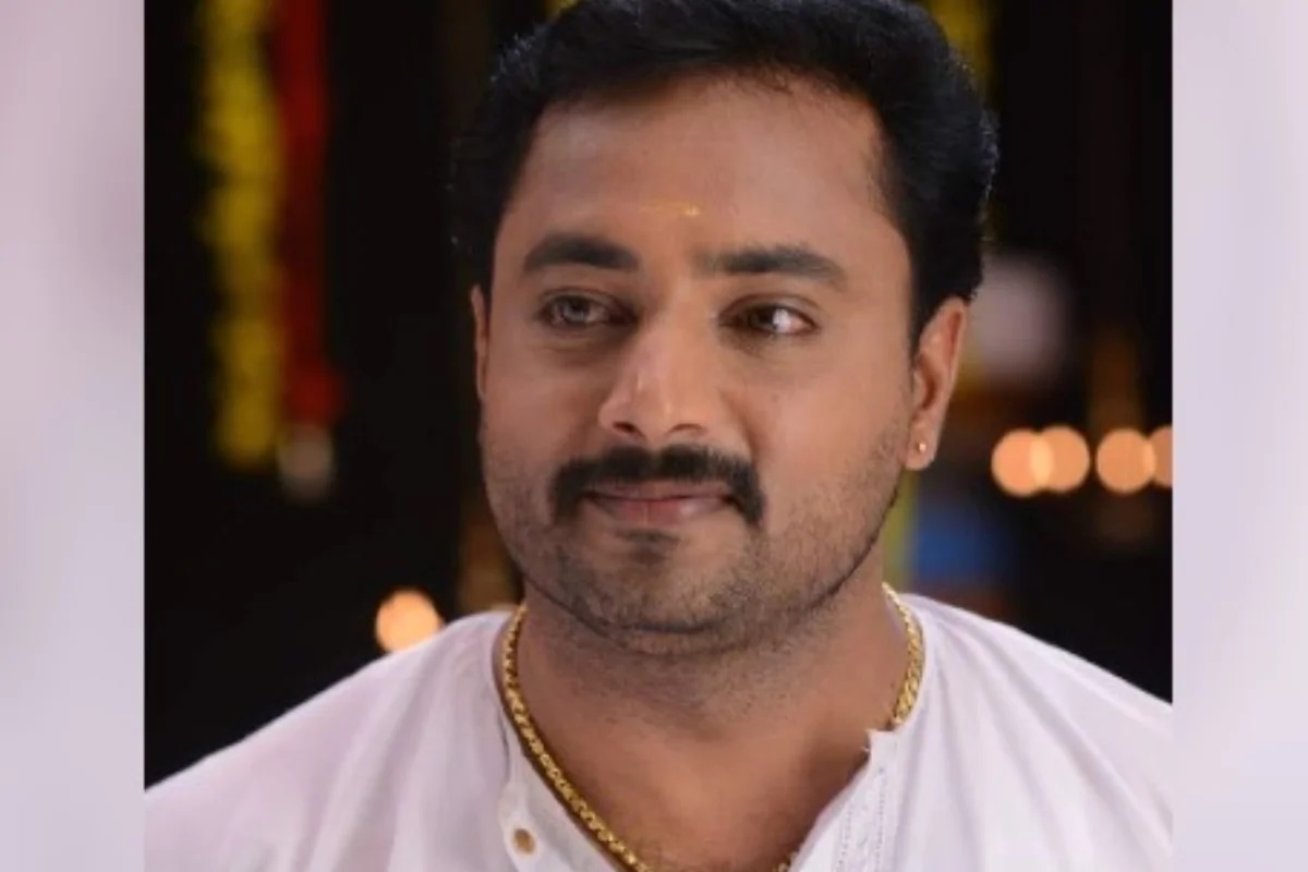 बॅडमिंटन खेळताना अचानक बिघडली प्रकृती, अभिनेत्याचा हृदयविकाराच्या झटक्यानं मृत्यू