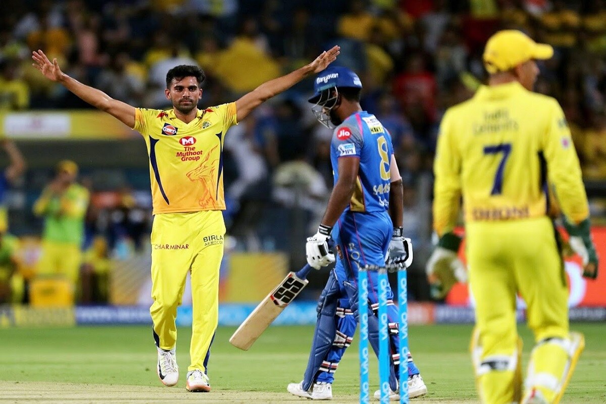 दीपक चहरने आयपीएलमध्ये तिसऱ्यांदा आयपीएलमध्ये पहिल्या ओव्हरमध्ये गोलंदाजी केली. आतापर्यंत असा विक्रम कोणत्याही गोलंदाजाला संधी मिळाली नाही. दीपक चहरने आयपीएलमध्ये तिसऱ्यांदा आयपीएलमध्ये पहिल्या ओव्हरमध्ये गोलंदाजी केली. आतापर्यंत असा विक्रम कोणत्याही गोलंदाजाला संधी मिळाली नाही.