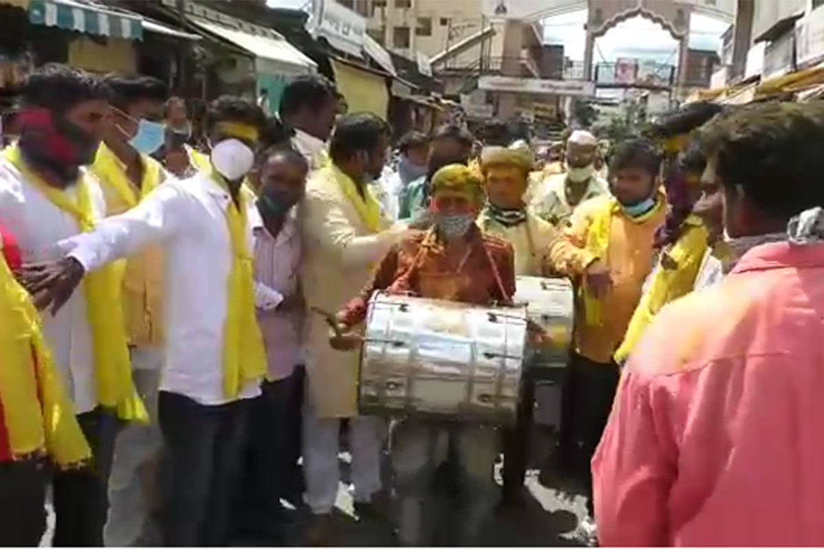 'ढोल बजाओ..सरकार जगाओ!' आरक्षणाच्या मागणीसाठी धनगर समाजाचा एल्गार