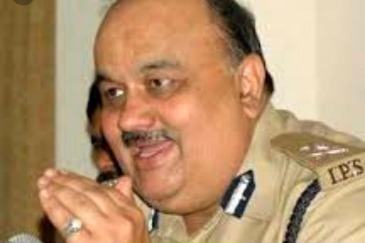पुन्हा एका वरिष्ठ IPS अधिकाऱ्याने स्वत:वरच चालवली गोळी