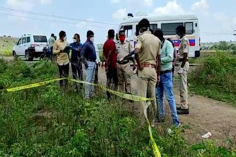 जमावानं केलेल्या बेदम मारहाणीत दोन सख्ख्या भावांचा मृत्यू झाला असून तिसरा भाऊ गंभीररीत्या जखमी झाल्याची घटना समोर आली आहे.