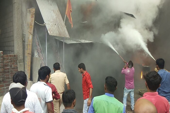 कारखान्यात ऑईलचे ड्रम्स असल्यानं आग आणखी भडकण्याची शक्यता वर्तवली जात आहे. 