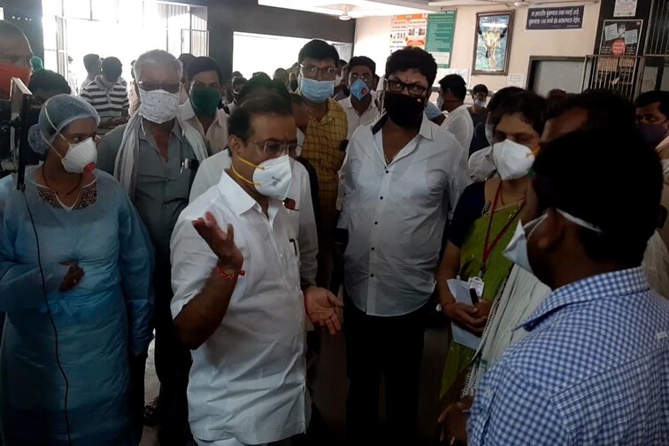 मी पुन्हा येईन... असं सांगत आरोग्यमंत्री राजेश टोपेंनी अधिकाऱ्यांना खडसावलं