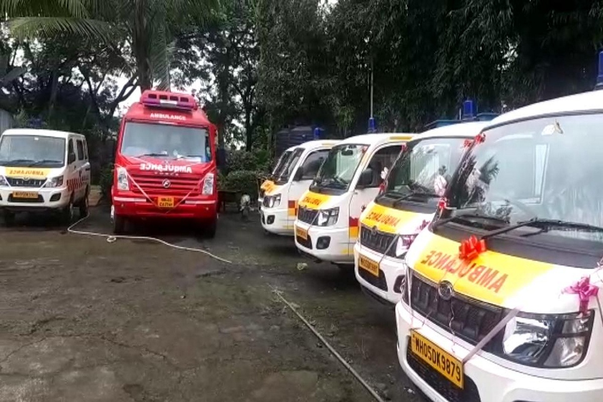 ‘शिवसेनेच्या मंत्र्यांना उद्घाटनासाठी वेळच नाही’, 8 रुग्णवाहिका महिनाभरापासून पडल्या धूळखात