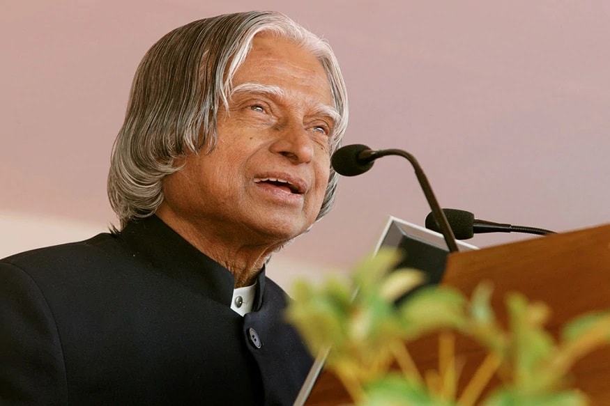 साने गुरूजी - मुलांभोवती जितके स्वच्छ, पवित्र, मोकळेपणाचे, आनंदाचे वातावरण तितके मुलांचे जीवन सुंदर. मुले सुधारायला पाहिजे असतील तर त्यांच्या भोवतालची सृष्टीच बदला. खरा शिक्षक मुलांना भूतकाळाची कल्पना देऊन भविष्याच्या दरवाजापर्यंत आणून ठेवतो. साने गुरूजी - मुलांभोवती जितके स्वच्छ, पवित्र, मोकळेपणाचे, आनंदाचे वातावरण तितके मुलांचे जीवन सुंदर. मुले सुधारायला पाहिजे असतील तर त्यांच्या भोवतालची सृष्टीच बदला. खरा शिक्षक मुलांना भूतकाळाची कल्पना देऊन भविष्याच्या दरवाजापर्यंत आणून ठेवतो.