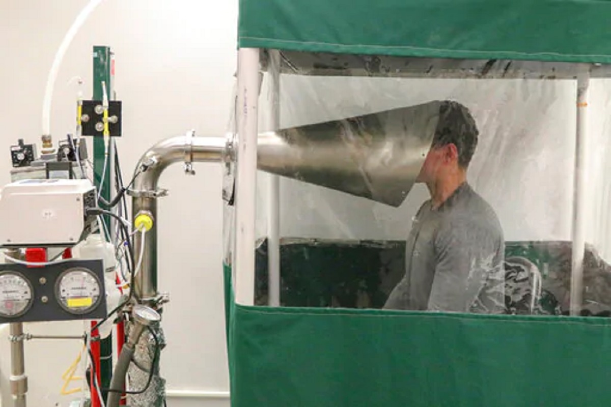 अलर्ट! फक्त एक सूक्ष्मकण असा पसरवू शकतो Coronavirus