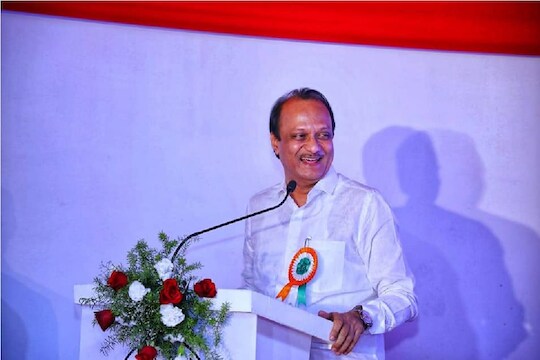 शपथविधी असो वा विकास कामाची पाहणी, अजित पवारांच्या स्टाईलने सगळ्यांची उडते झोप!