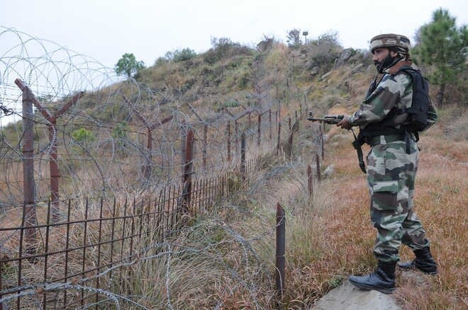 दशतवादांना भारतात घुसविण्यासाठी आणि पळून जाण्यासाठी मदत व्हावी म्हणून अशा प्रकारचे बोगदे सीमेवर खोदल्या जात असल्याचं आढळून आलं आहे. दशतवादांना भारतात घुसविण्यासाठी आणि पळून जाण्यासाठी मदत व्हावी म्हणून अशा प्रकारचे बोगदे सीमेवर खोदल्या जात असल्याचं आढळून आलं आहे.