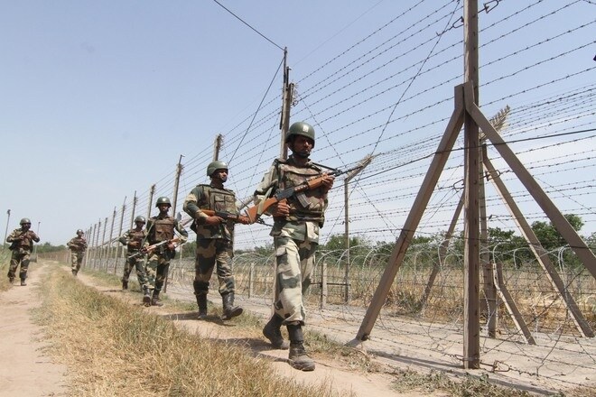 जम्मू जवळच्या सांबा क्षेत्रात अशा प्रकारचा बोगदा आढळला होता. त्यानंतर अनेक धक्कादायक गोष्टी उघडकीस आल्या होत्या. जम्मू जवळच्या सांबा क्षेत्रात अशा प्रकारचा बोगदा आढळला होता. त्यानंतर अनेक धक्कादायक गोष्टी उघडकीस आल्या होत्या.