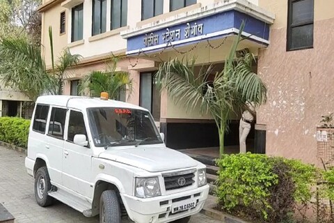 चिमुकल्याच्या सर्वांगावर चटक्यांमुळे जखमा झाल्या असून, तो 30 टक्के भाजला आहे.