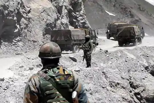 45 वर्षांनंतर LACवर गोळीबार, भारतीय जवानांनी घुसखोरी करणाऱ्या ड्रॅगनला परतवून लावलं