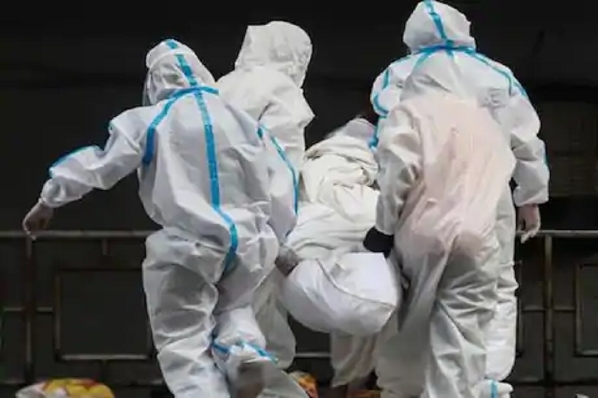 पुण्यात सोमवारी 55 करोनाबाधीत रुग्णांचा मृत्यू झाला. त्यात 18 रूग्ण पुण्याबाहेरील आहेत.