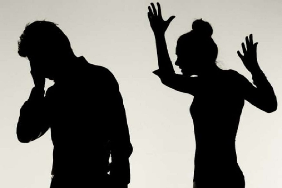 'मला खूप मारते, आता मी वैतागलोय'; पत्नी पीडित नवऱ्याचं महिला हेल्पलाइनकडे गाऱ्हाणं