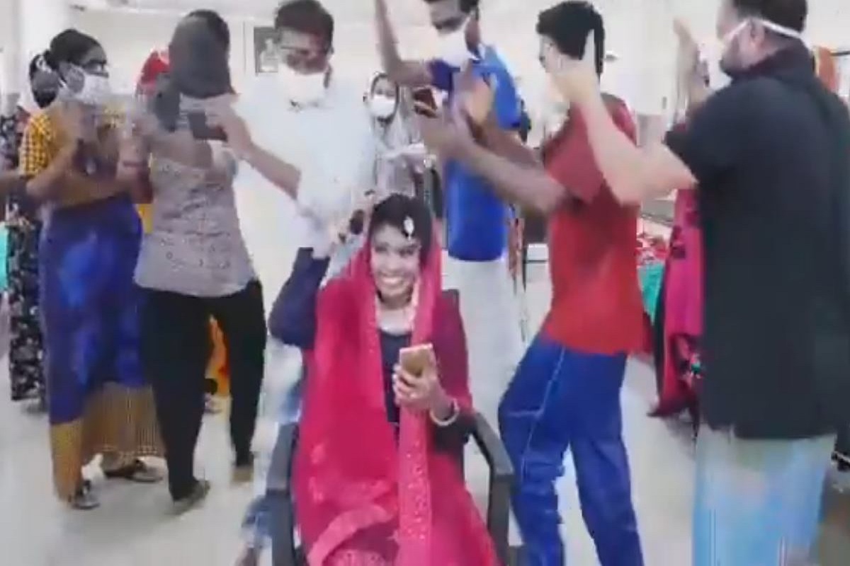 कोरोनाग्रस्त नवरी, रुग्णच झाले वऱ्हाडी; कोव्हिड वॉर्डमधील 'निकाह'चा VIDEO VIRAL