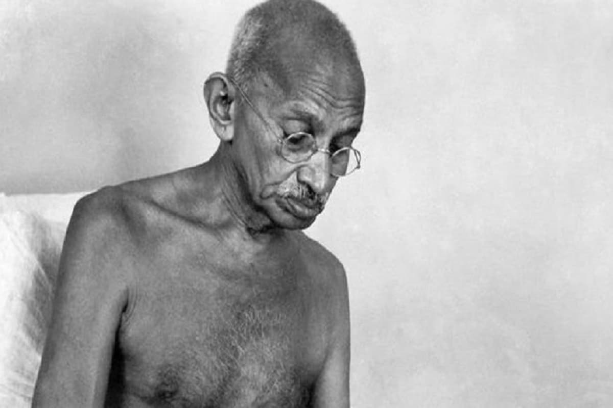 महात्मा गांधी - मुलांना मुक्तपणे विचार करायला कोण शिकवू शकतो असा प्रश्न विचारला तर त्याचं उत्तर आहे शिक्षक. सर्व बाजूंचे विचार आत्मसात करून स्वत:चा नवा विचार करायला शिकवणं हे शिक्षकाचं काम आहे. महात्मा गांधी - मुलांना मुक्तपणे विचार करायला कोण शिकवू शकतो असा प्रश्न विचारला तर त्याचं उत्तर आहे शिक्षक. सर्व बाजूंचे विचार आत्मसात करून स्वत:चा नवा विचार करायला शिकवणं हे शिक्षकाचं काम आहे.