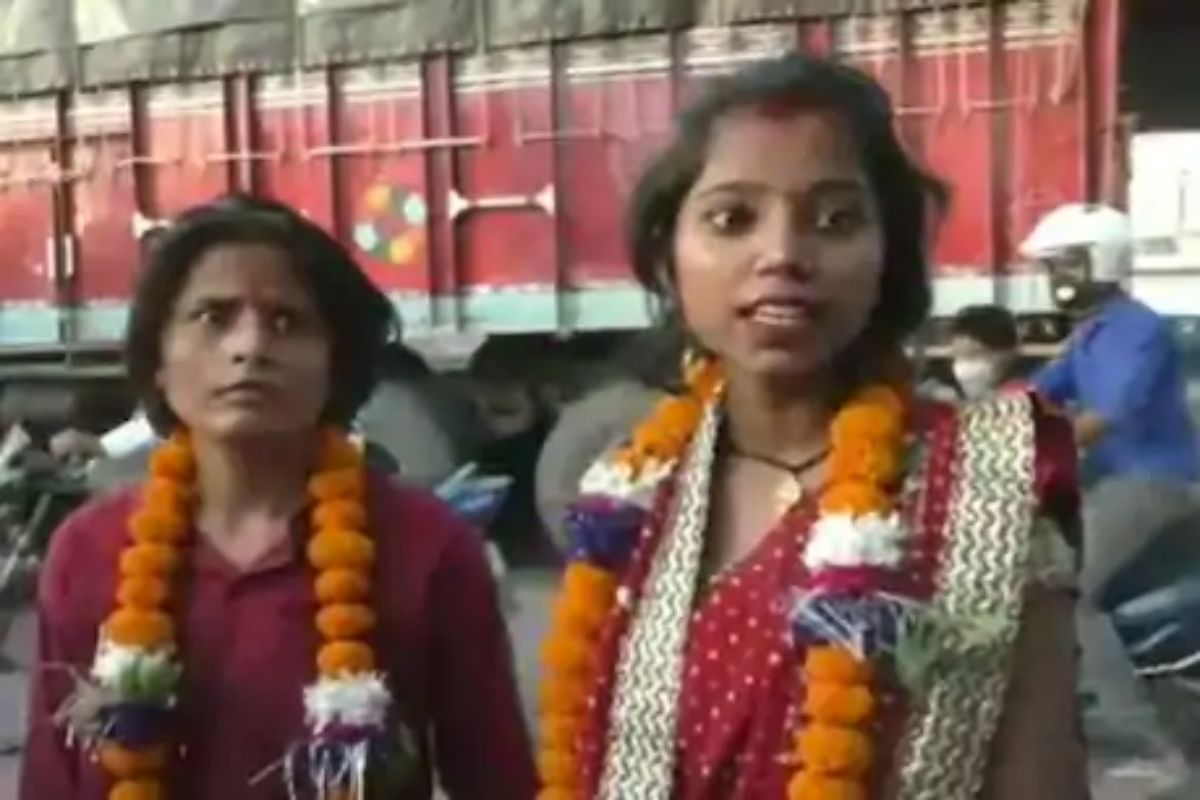 पुरुषांवरील रागातून मैत्रिणीसोबत घेतली सप्तपदी; त्यानंतर मात्र गाठलं पोलीस स्टेशन