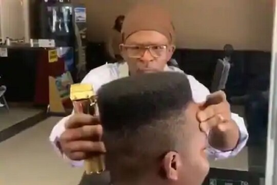 केस कापण्याची हटके स्टाइल; VIDEO पाहून म्हणाल आपल्यालाही राव असाच न्हावी हवा