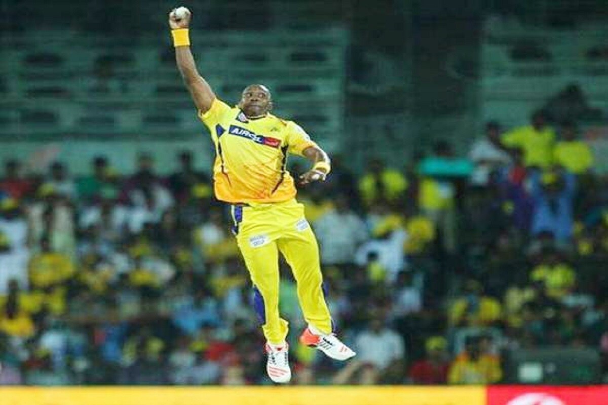 IPL 2015 मध्ये राजस्थानचा फलंदाज शेन वॉट्सनने मारलेला शॉट ड्वेन ब्राव्होनं एका हातानं पकडला होता. ब्राव्होचा हा जबरदस्त कॅच पाहून त्याला सुपरमॅन म्हटले जाते. IPL 2015 मध्ये राजस्थानचा फलंदाज शेन वॉट्सनने मारलेला शॉट ड्वेन ब्राव्होनं एका हातानं पकडला होता. ब्राव्होचा हा जबरदस्त कॅच पाहून त्याला सुपरमॅन म्हटले जाते.
