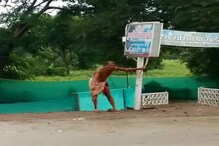 बाबाच्या वेशात मनोरुग्णाने केला त्रिशूळने हल्ला, रस्त्यावर तुफान राडा,LIVE VIDEO बाबाच्या वेशात मनोरुग्णाने केला त्रिशूळने हल्ला, रस्त्यावर तुफान राडा,LIVE VIDEO