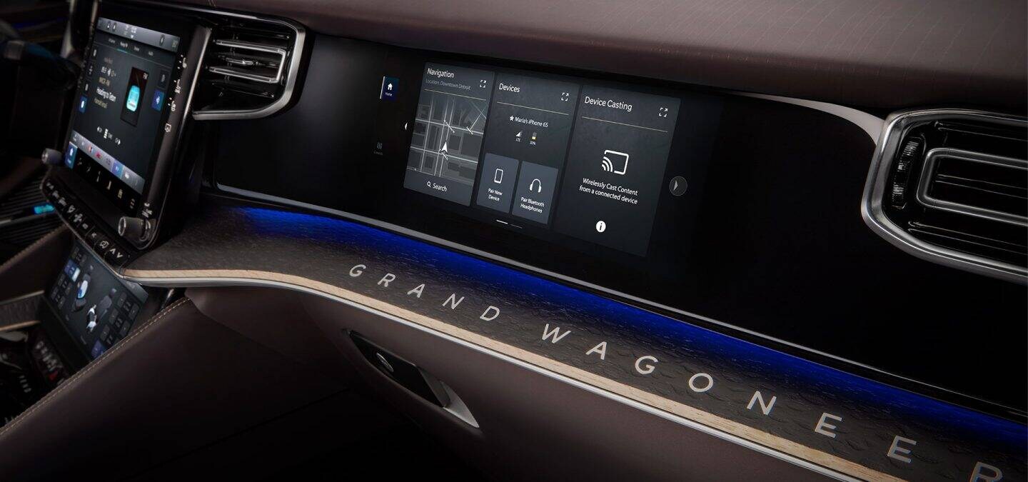 Jeep Wagoneer मध्ये 7 इंचाचे इन्फोटेंटमेंट डिस्प्ले दिला आहे. यात 12.3 इंचाचा ड्राइवर डिस्प्ले आणि 12.1 इंच टचस्क्रीन सेंट्रल कन्सोल दिला आहे. Jeep Wagoneer मध्ये 7 इंचाचे इन्फोटेंटमेंट डिस्प्ले दिला आहे. यात 12.3 इंचाचा ड्राइवर डिस्प्ले आणि 12.1 इंच टचस्क्रीन सेंट्रल कन्सोल दिला आहे.