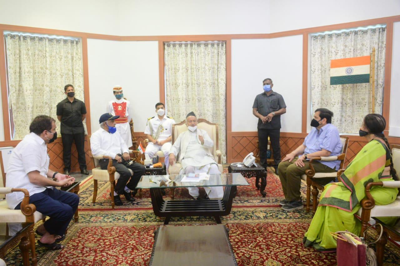 या प्रकरणी शिवसेनेनं माफी मागावी, हल्ला करणाऱ्या शिवसैनिकांवर अपहरणाची कलमं लावण्यात यावी, अशा मागण्यात करण्यात आल्या या प्रकरणी शिवसेनेनं माफी मागावी, हल्ला करणाऱ्या शिवसैनिकांवर अपहरणाची कलमं लावण्यात यावी, अशा मागण्यात करण्यात आल्या