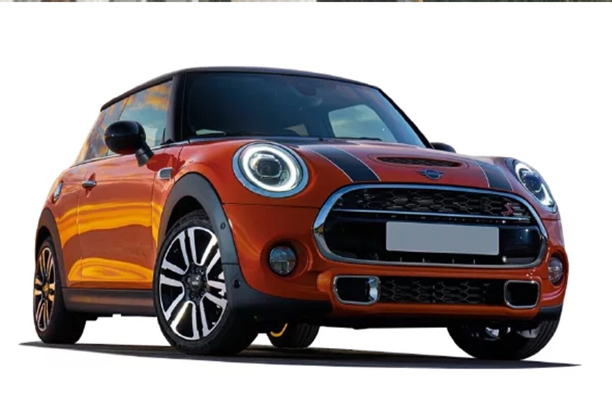 त्याच्याकडे Mini Cooper S, F10 BMW 530d आणि 525d, E46 BMW M3, Volkswagen Passat (फॉक्सवॅगन पॅसेट) X2 या गाड्या सुद्धा आहे. त्याच्याकडे Mini Cooper S, F10 BMW 530d आणि 525d, E46 BMW M3, Volkswagen Passat (फॉक्सवॅगन पॅसेट) X2 या गाड्या सुद्धा आहे.