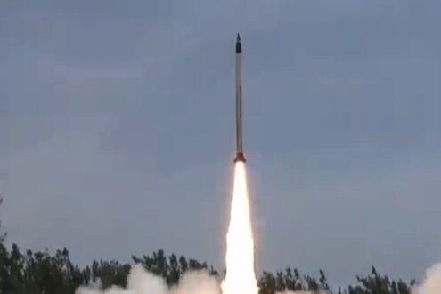 VIDEO: भारताचं विमान करू शकेल 12 हजार KM वेगानं हल्ला, आता शत्रूचाही उडेल थरकाप | National - News18 Lokmat, Today's Latest Marathi News