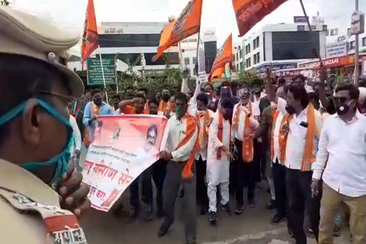 साईबाबांचे मंदिर उघडा, शिर्डीत मनसेचे आक्रमक आंदोलन