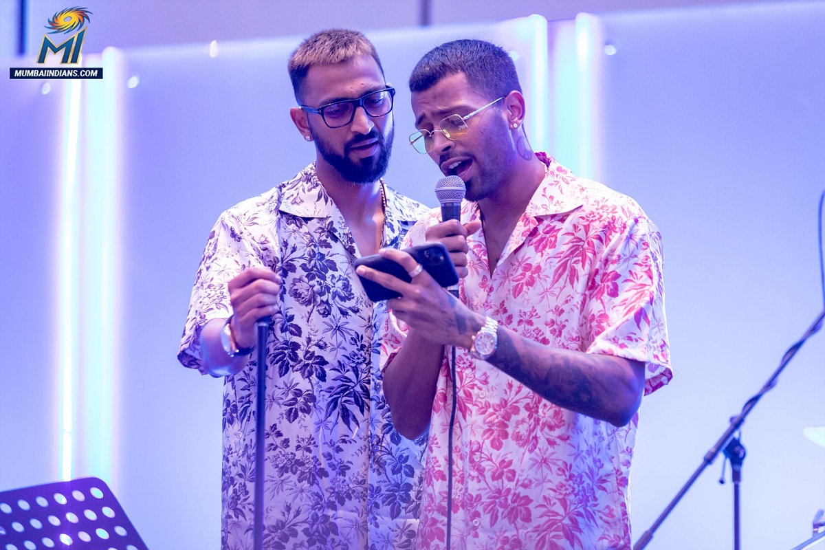 VIDEO: मुंबई इंडियन्सच्या टीम रूमची Virtual Tour, पाहून तुम्हीही म्हणाल...'करा मला क्वारंटाइन'