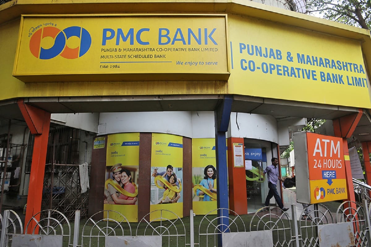 4. PMC बँकेसाठी ऑफर देण्याची डेडलाइन - पीएमसी बँक अॅडमिनिस्ट्रेशनने बँकेची पुन्हा एकदा उभारणी करण्यासाठी गुंतवणूकदारांकडून ऑफर घेण्यासाठीची डेडलाईन 1 फेब्रुवारी निश्चित केली आहे. काही गुंतवणूकदार Centrum Group-BharatPe, यूकेतील कंपनी Liberty Group ने एकत्र येत ऑफर दिली आहे. 4. PMC बँकेसाठी ऑफर देण्याची डेडलाइन - पीएमसी बँक अॅडमिनिस्ट्रेशनने बँकेची पुन्हा एकदा उभारणी करण्यासाठी गुंतवणूकदारांकडून ऑफर घेण्यासाठीची डेडलाईन 1 फेब्रुवारी निश्चित केली आहे. काही गुंतवणूकदार Centrum Group-BharatPe, यूकेतील कंपनी Liberty Group ने एकत्र येत ऑफर दिली आहे.