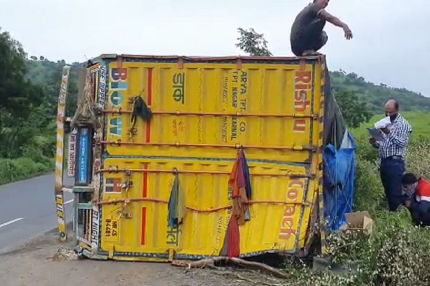 पुणे-नाशिक महामार्गावरील घाटात ट्रकचा भीषण अपघात, रस्त्यावर मोठी वाहतूक कोंडी