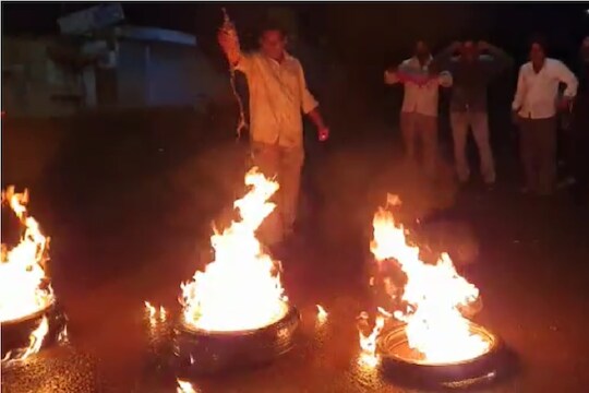 मराठा आरक्षणासाठी राज्यातील पहिला जिल्हा आज बंद, टायर पेटवून आंदोलनाला सुरुवात
