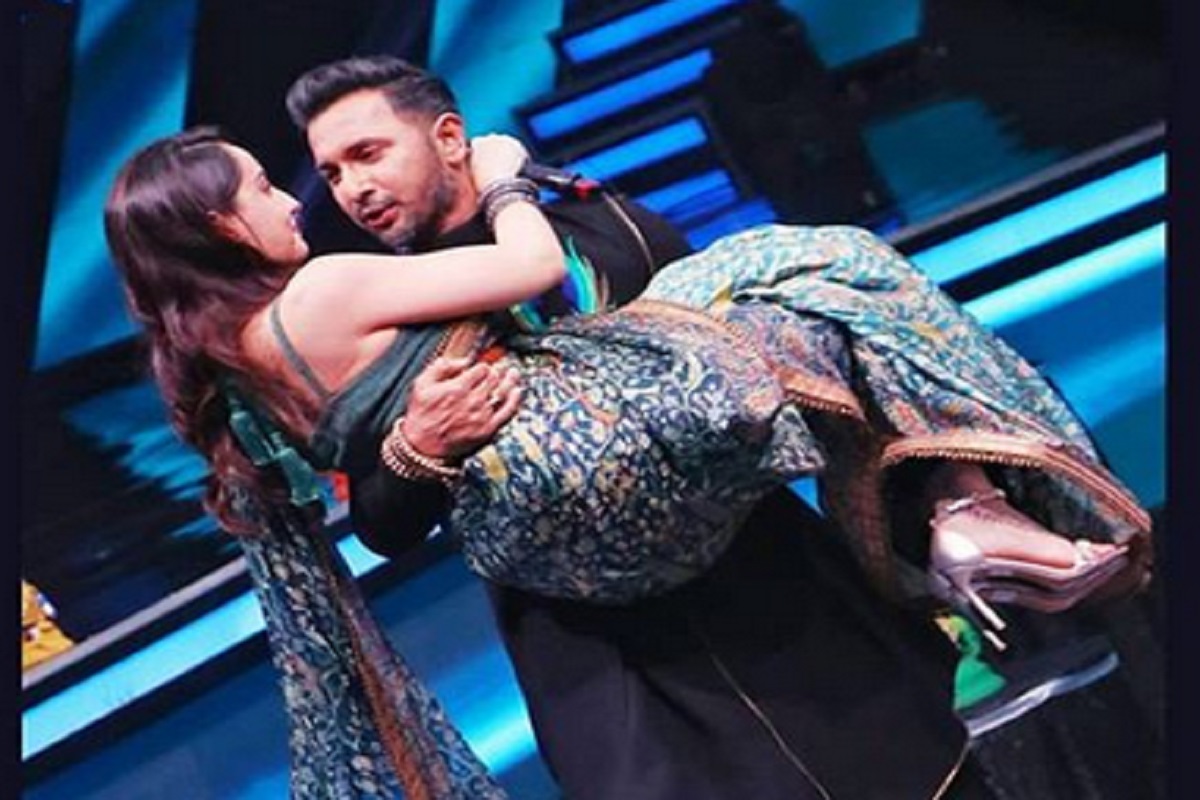 नोराला 'चुकीच्या' ठिकाणी स्पर्श केल्याच्या आरोपाबाबत टेरेन्सचं स्पष्टीकरण, रोमँटिक PHOTO केला पोस्ट