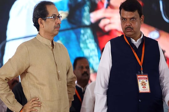 ...आणि देवेंद्र फडणवीस यांच्यावर मुख्यमंत्री उद्धव ठाकरे यांनी सोपवली जबाबदारी, नेमकं काय घडलं?