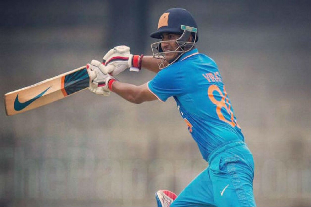 आयपीएलच्या तेराव्या (IPL 2020) हंगामाचं बिगूल 5 दिवसांनी वाजणार आहे. 19 सप्टेंबरपासून सुरू या हंगामात युवा खेळाडूंवर सर्वांच्या नजरा आहेत. असाच एक युवा खेळाडू प्रथम श्रेणी क्रिकेटमध्ये जबरदस्त कामगिरी करून आयपीएलमध्ये पदार्पण करण्यासाठी सज्ज आहे. आयपीएलच्या तेराव्या (IPL 2020) हंगामाचं बिगूल 5 दिवसांनी वाजणार आहे. 19 सप्टेंबरपासून सुरू या हंगामात युवा खेळाडूंवर सर्वांच्या नजरा आहेत. असाच एक युवा खेळाडू प्रथम श्रेणी क्रिकेटमध्ये जबरदस्त कामगिरी करून आयपीएलमध्ये पदार्पण करण्यासाठी सज्ज आहे.