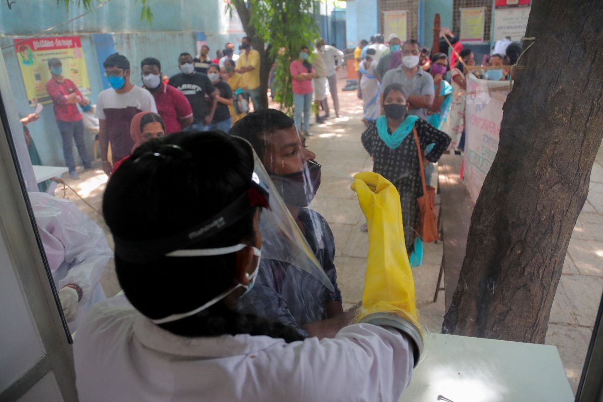 एकीकडे कोरोनाबाधितांची संख्या दिवसेंदिवस वाढत असताना कोरोनाची लस कधी येणार याकडे सर्वांचे लक्ष लागले आहे. याबाबत केंद्रीय आरोग्यमंत्री हर्ष वर्धन (Health Minister Dr Harsh Vardhan) यांनी रविवारी मोठी घोषणा केली.