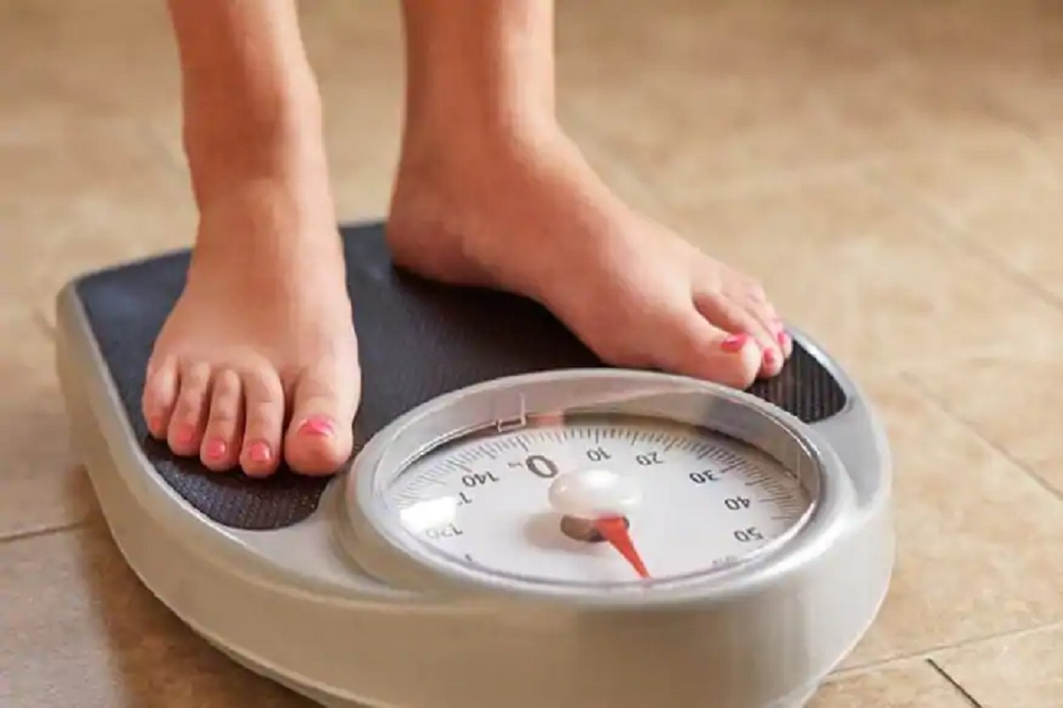 Weight Loss Tips: रात्री झोपेतही वजन कमी करायचंय? ही पाच पेयं आहेत अतिशय प्रभावी, नक्की दिसेल फरक