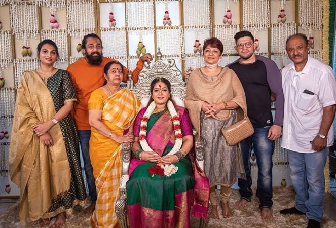 कन्नड चित्रपट अभिनेता चिरंजीवी सर्जा यांचे 7 जून रोजी निधन झाले. चिरंजीवी सर्जा यांचे निधन झाले तेव्हा त्यांची पत्नी मेघना राज तीन महिन्यांची गरोदर होती. कन्नड चित्रपट अभिनेता चिरंजीवी सर्जा यांचे 7 जून रोजी निधन झाले. चिरंजीवी सर्जा यांचे निधन झाले तेव्हा त्यांची पत्नी मेघना राज तीन महिन्यांची गरोदर होती.
