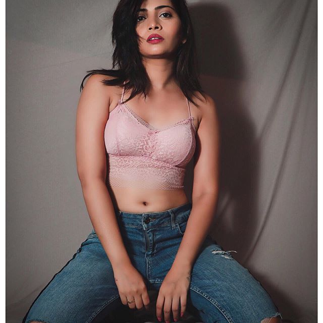 रुचिराने नुकतंच एक बोल्ड फोटोशूट केलं आहे. या फोटोंवर लाइक्सचा पाऊस पडला आहे.
