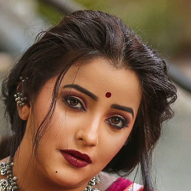 रात्रीस खेळ चाले 2 या मालिकेमध्ये अपूर्वा खलनायिकेच्या भूमिकेत होती. तिच्या या भूमिकेला प्रेक्षकांनी अक्षरक्ष: डोक्यावर घेतलं होतं. शेवंताची अदा, तिची बोलण्याची पद्धत सारं काही प्रेक्षकांना घायाळ करणारं होतं. रात्रीस खेळ चाले 2 या मालिकेमध्ये अपूर्वा खलनायिकेच्या भूमिकेत होती. तिच्या या भूमिकेला प्रेक्षकांनी अक्षरक्ष: डोक्यावर घेतलं होतं. शेवंताची अदा, तिची बोलण्याची पद्धत सारं काही प्रेक्षकांना घायाळ करणारं होतं.