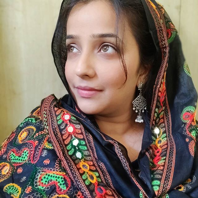 अपूर्वा नेमळेकरने 'रात्रीस खेळ चाले' या मालिकेआधी अनेक सीरिअल आणि सिनेमांमध्ये काम केलं होतं. पण तिला खरी ओळख 'शेवंता'च्या भूमिकेने दिली. शेवंताच्या भूमिकेसाठी अपूर्वाने विशेष मेहनत घेतली होती. तिला वजन वाढवावं लागलं होतं. तसंच शेवंताच्या भूमिकेसाठी अपेक्षित असलेला ठसका तिला आत्मसात करावा लागला होता. अपूर्वा आता पम्मीच्या भूमिकेत कोणत्या रुपात दिसणार ? हे पाहणं औत्सुक्याचं ठरणार आहे. अपूर्वा नेमळेकरने 'रात्रीस खेळ चाले' या मालिकेआधी अनेक सीरिअल आणि सिनेमांमध्ये काम केलं होतं. पण तिला खरी ओळख 'शेवंता'च्या भूमिकेने दिली. शेवंताच्या भूमिकेसाठी अपूर्वाने विशेष मेहनत घेतली होती. तिला वजन वाढवावं लागलं होतं. तसंच शेवंताच्या भूमिकेसाठी अपेक्षित असलेला ठसका तिला आत्मसात करावा लागला होता. अपूर्वा आता पम्मीच्या भूमिकेत कोणत्या रुपात दिसणार ? हे पाहणं औत्सुक्याचं ठरणार आहे.