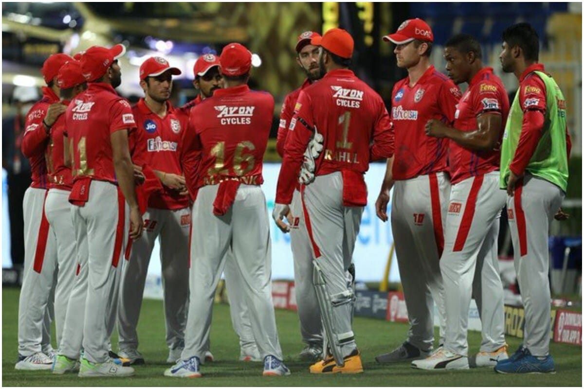 यंदाची आयपीएल (IPL 2020) जिंकण्यासाठी पंजाब (Kings XI Punjab)ची टीम दावेदार मानली जात आहे. पंजाबने सुरुवातीला याची झलकही दाखवली. पण चांगली बॅटिंग आणि मजबूत बॉलिंग असूनही पंजाबला या मोसमातल्या 4 पैकी फक्त एकच मॅच जिंकता आली आहे. मुंबई (Mumbai Indians)ने गुरुवारी पंजाबचा 48 रनने पराभव केला. (IPL) यंदाची आयपीएल (IPL 2020) जिंकण्यासाठी पंजाब (Kings XI Punjab)ची टीम दावेदार मानली जात आहे. पंजाबने सुरुवातीला याची झलकही दाखवली. पण चांगली बॅटिंग आणि मजबूत बॉलिंग असूनही पंजाबला या मोसमातल्या 4 पैकी फक्त एकच मॅच जिंकता आली आहे. मुंबई (Mumbai Indians)ने गुरुवारी पंजाबचा 48 रनने पराभव केला. (IPL)
