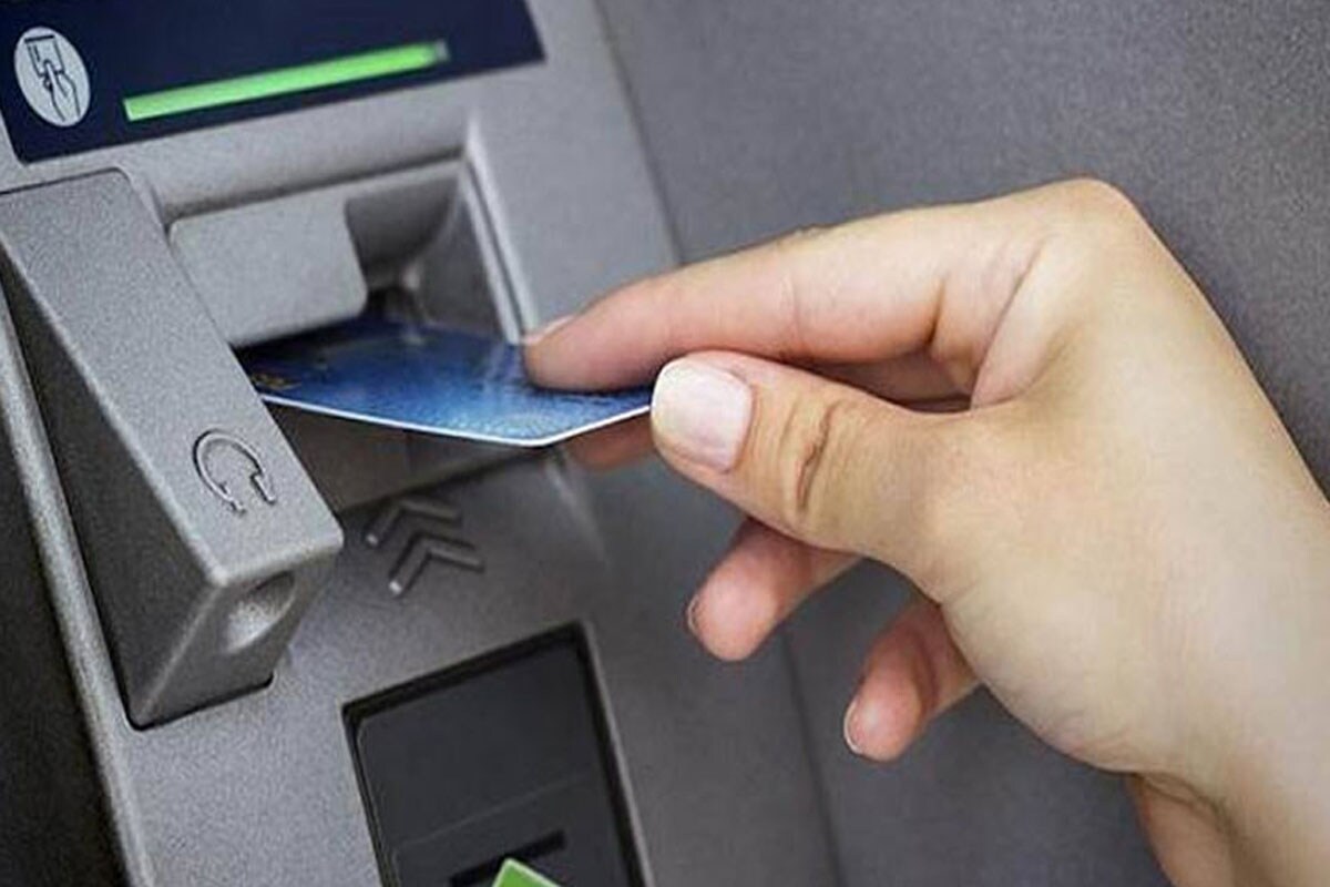 बायकोचं ATM कार्ड वापरताय तर आधीच व्हा सावधान! वाचा काय आहे नियम