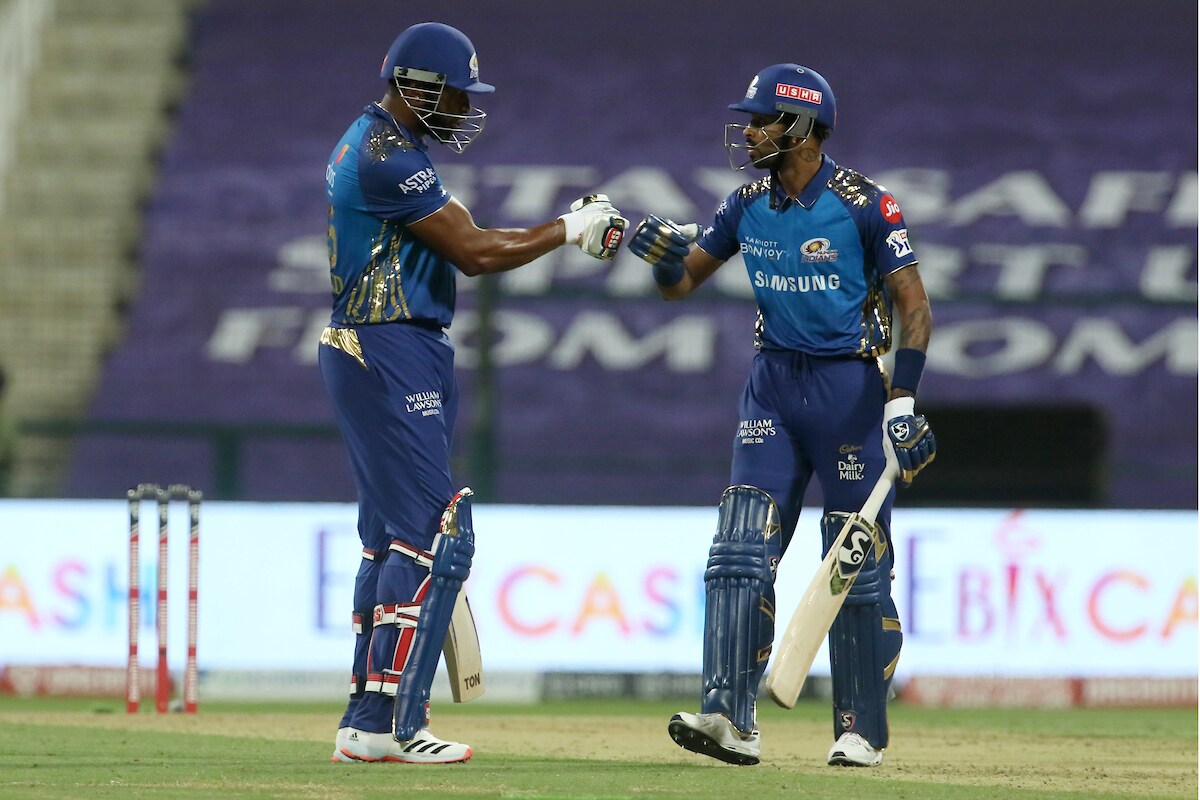 सनरायजर्स हैदराबाद (Sunrisers Hyderabad)आणि मुंबई इंडियन्स (Mumbai Indians)यांच्यातल्या सामन्यात विश्वविक्रमाची नोंद झाली आहे. मुंबईने पहिले बॅटिंग करत 200 रनचा टप्पा ओलांडताच हा विक्रम झाला. शारजाह जगातलं पहिलं मैदान ठरलं जिकडे लागोपाठ 7 वेळा टी-20 क्रिकेटमध्ये 200 रनचा आकडा ओलांडला गेला. सनरायजर्स हैदराबाद (Sunrisers Hyderabad)आणि मुंबई इंडियन्स (Mumbai Indians)यांच्यातल्या सामन्यात विश्वविक्रमाची नोंद झाली आहे. मुंबईने पहिले बॅटिंग करत 200 रनचा टप्पा ओलांडताच हा विक्रम झाला. शारजाह जगातलं पहिलं मैदान ठरलं जिकडे लागोपाठ 7 वेळा टी-20 क्रिकेटमध्ये 200 रनचा आकडा ओलांडला गेला.